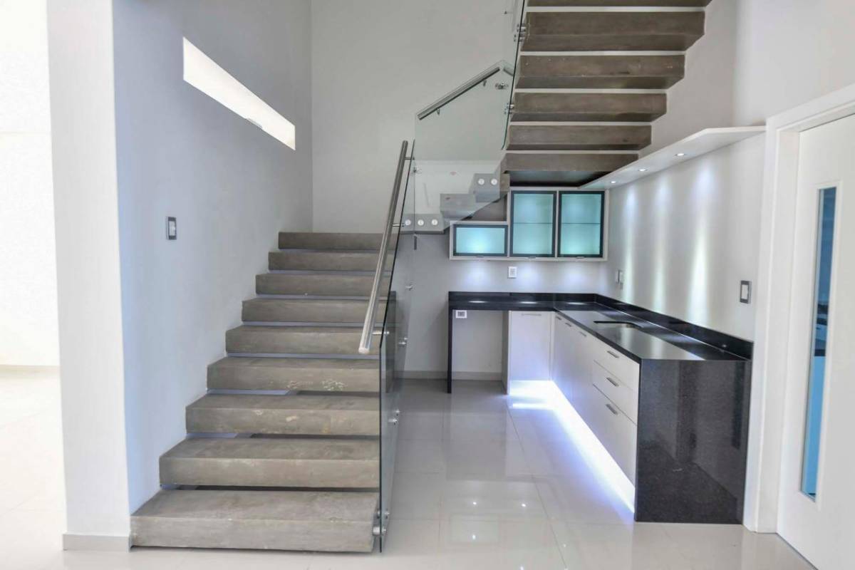 Alquilo residencia de 4 dormitorios en Luque. Zona CIT / Colegio Trinity — foto 3
