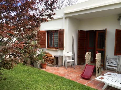 Con Renta!!! Venta Casa Buceo 2 Dormitorios Con Fondo Y Garaje.