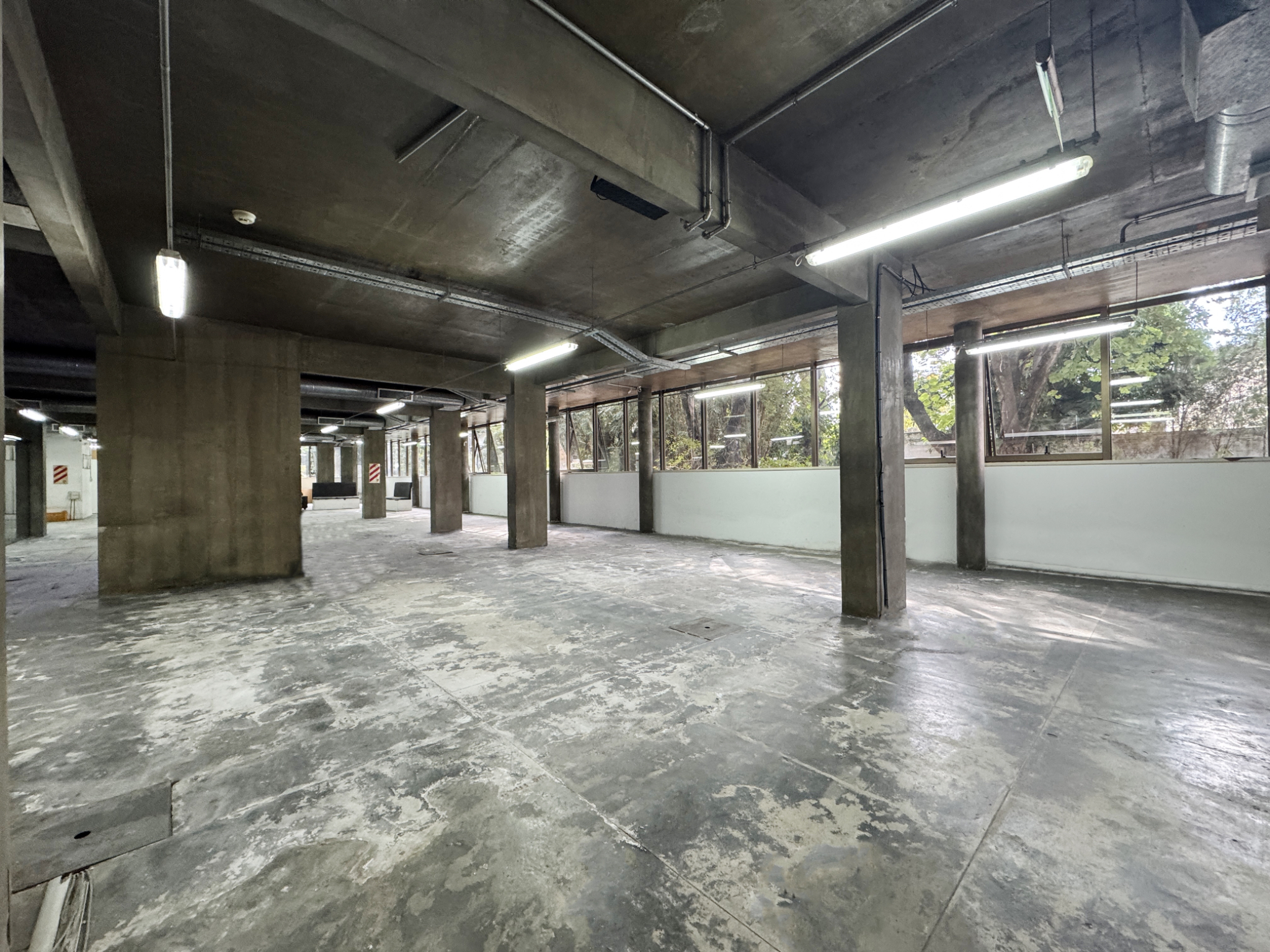 Alquilo Propiedad Con Oficinas Y Depósito Sobre Avda. España — foto 3