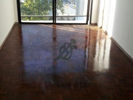 Apartamento En Alquiler En Pocitos, Sobre La Calle 26 De Marzo Esquina Gabriel Pereira