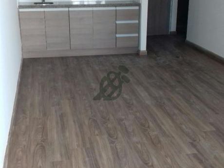 Divino Apartamento Con Patio Y Parrillero - Tres Meses De Alquiler Gratis.