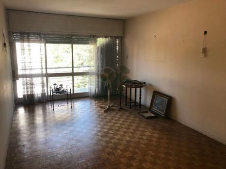 Apartamento En Venta En Pocitos, Sobre La Calle Cavia