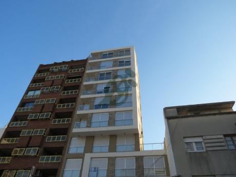 Apartamento De Dos Dormitoros Y Dos Baños Opción Garage, Terminaciones De Primera Calidad.