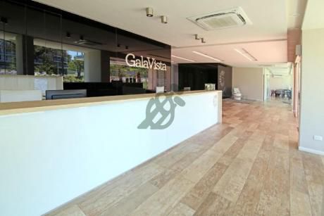 Apartamentos En Venta En Punta Del Este, Sobre La Avenida Roosvelt En Edificio Gala Vista