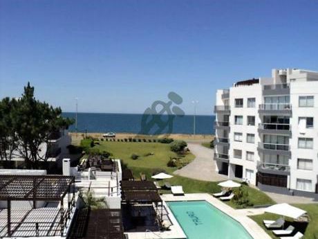 Apartamento En Venta En Punta Del Este, Sobre La Parada 37 De La Mansa