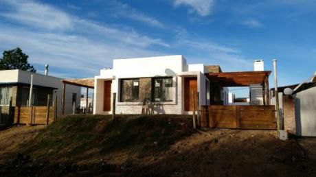 Casa A Estrenar En Venta En Maldonado, En Zona Lausana