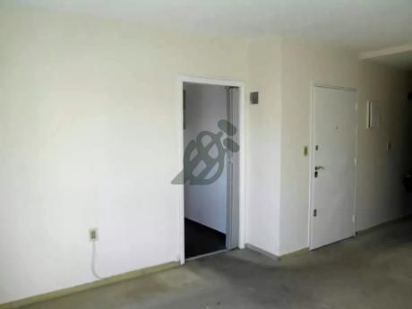 Apartamento En Venta De 2 Dormitorios En El Centro