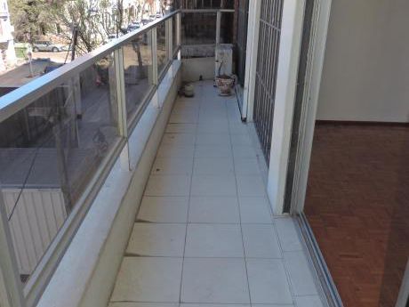 Jm Perez Y Tomas Diago. Balcon Con Vista Despejada.gge
