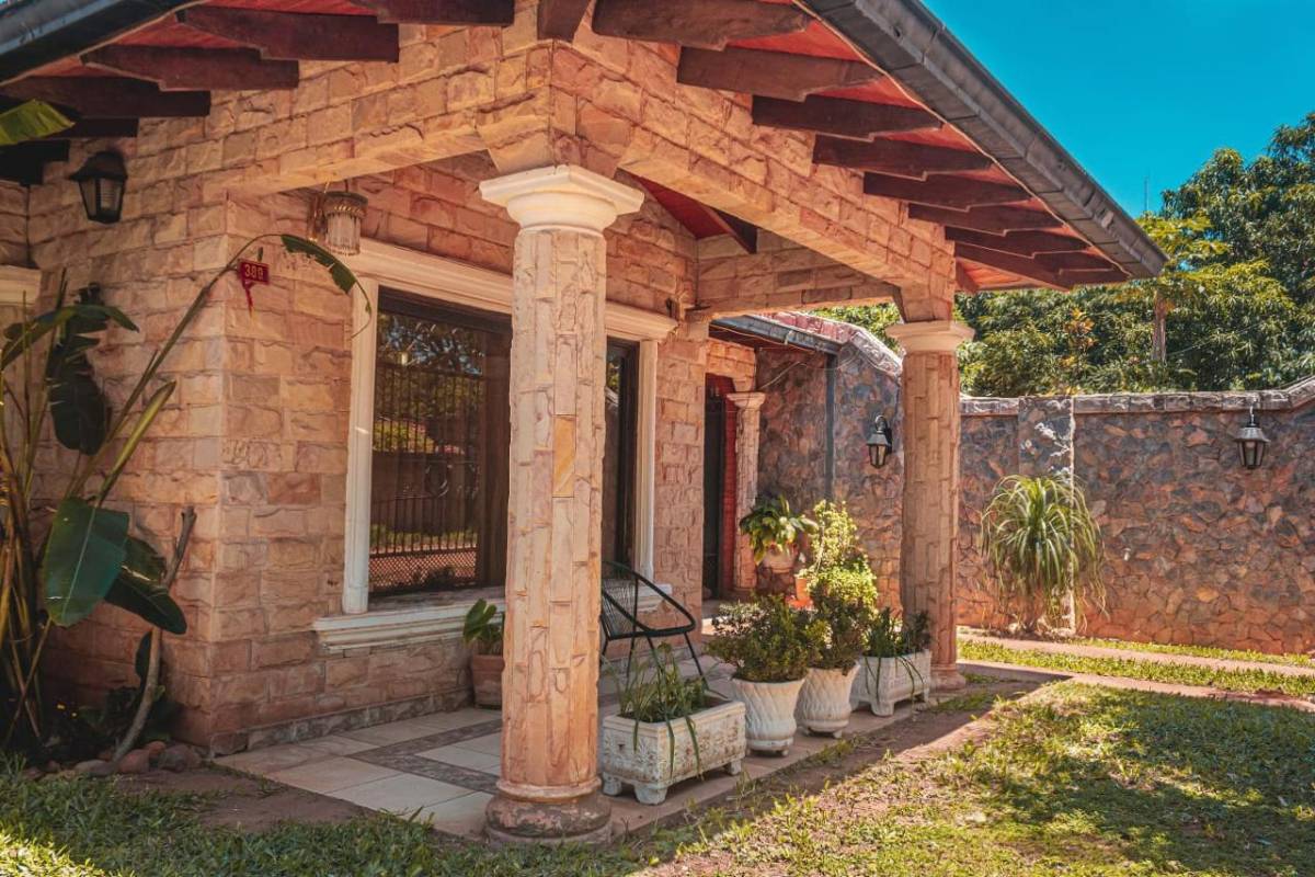 VENDO HERMOSA CASA EN MARIANO ROQUE ALONSO — foto 2