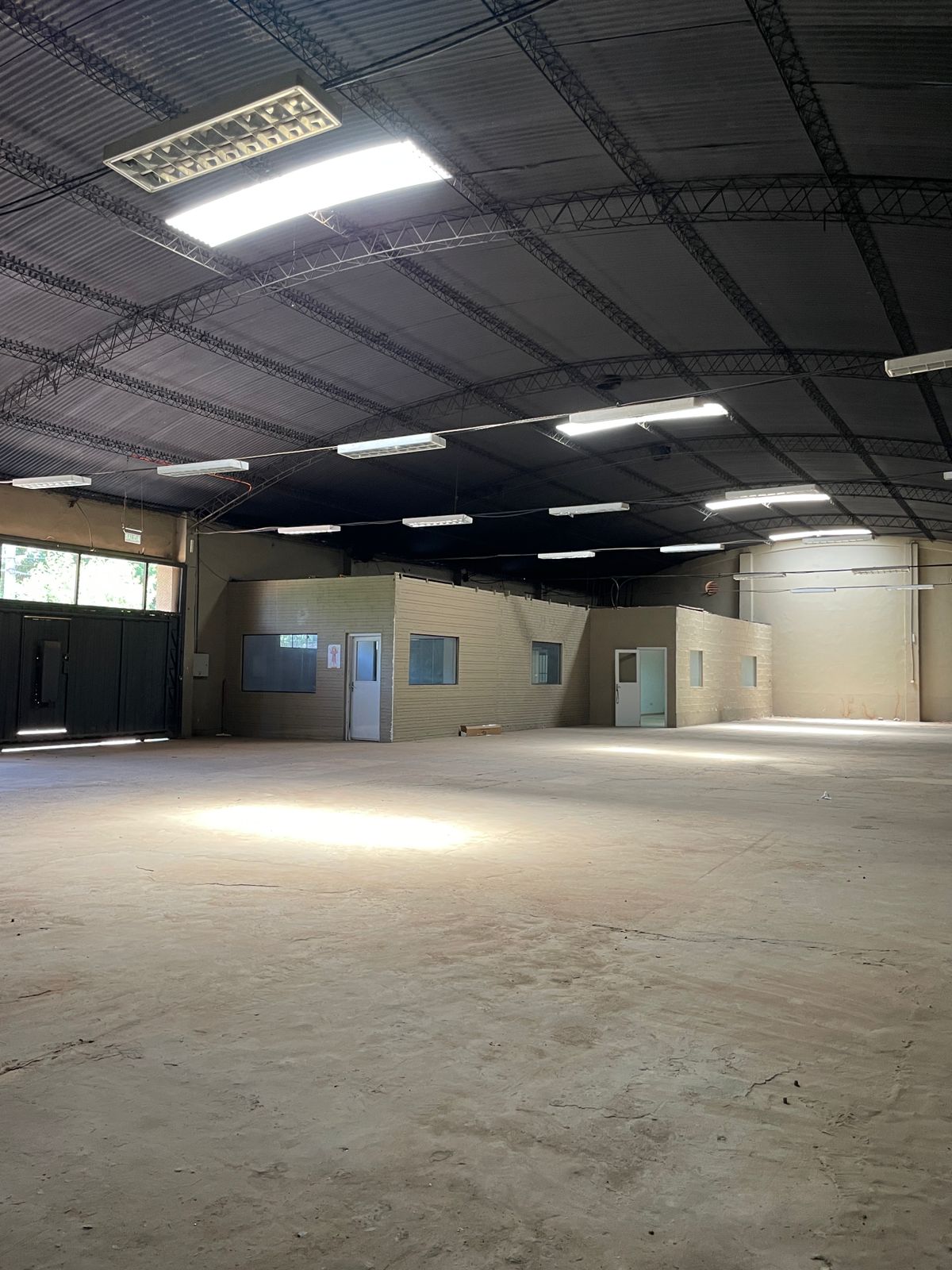 Alquilo amplio depósito en Fernando zona Norte - Ex Venser — foto 2