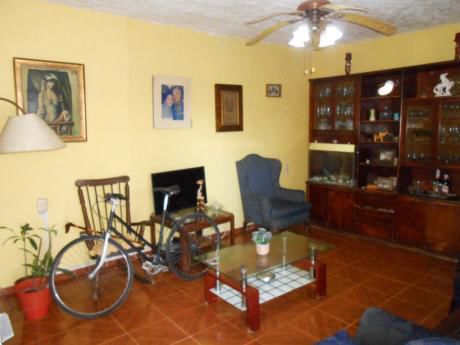 Casa + Apartamento De Muy Buenas Comodidades!!!