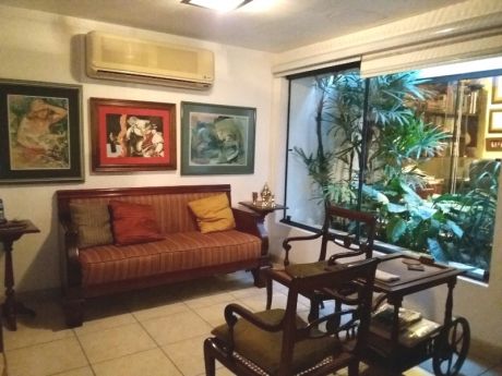 Casa A Una Cuadra De La Av. Irala