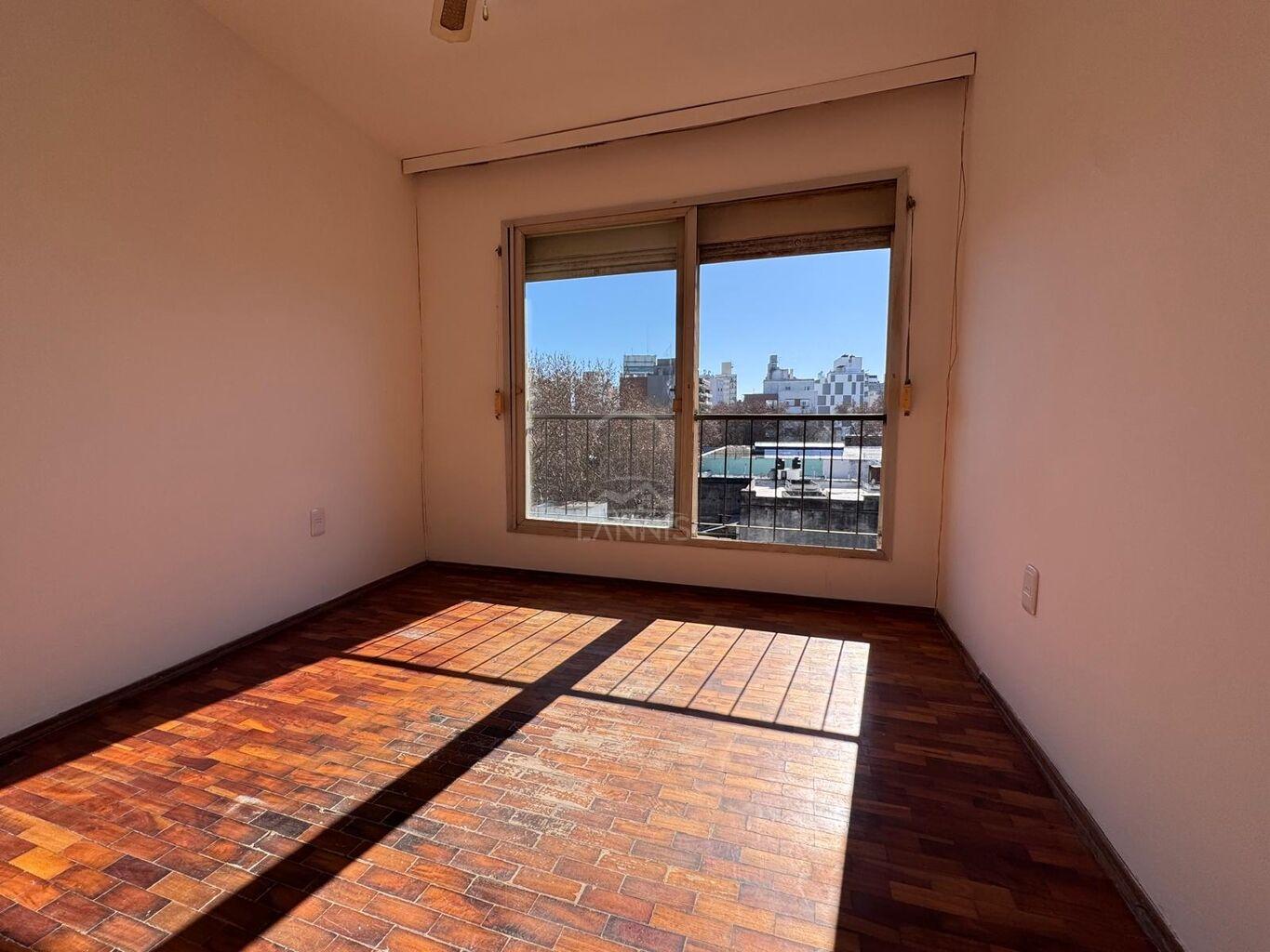 Apartamento en alquiler en Cordón de 2 dormitorios con opción a 3