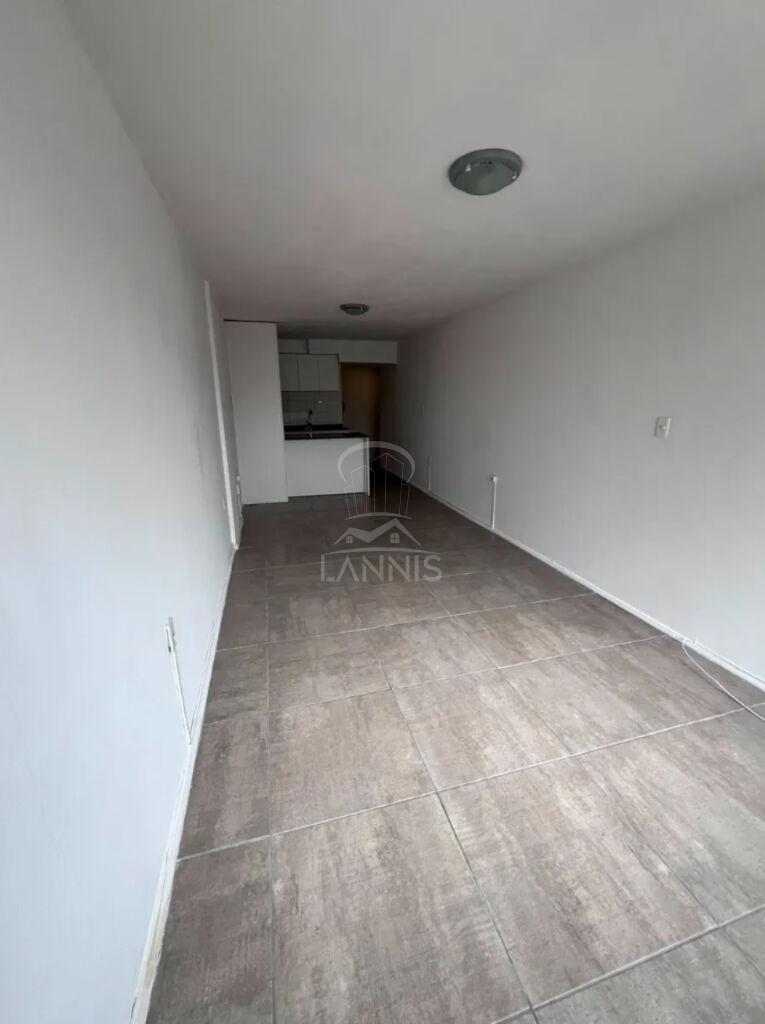 Monoambiente en alquiler (Colonia y Rio Branco)