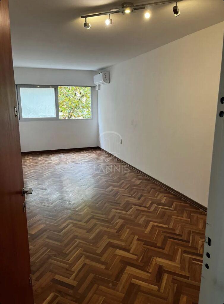 CENTRO REF Y2175  Apartamento en alquiler (Colonia y Cuareim) a 1 cuadra de Av. 18 de Julio y Plaza