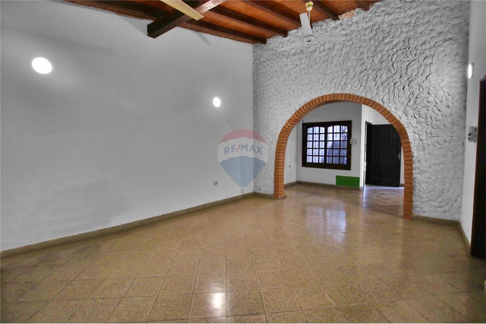 Casa en alquiler en Bernardino Caballero, Asunción — foto 2
