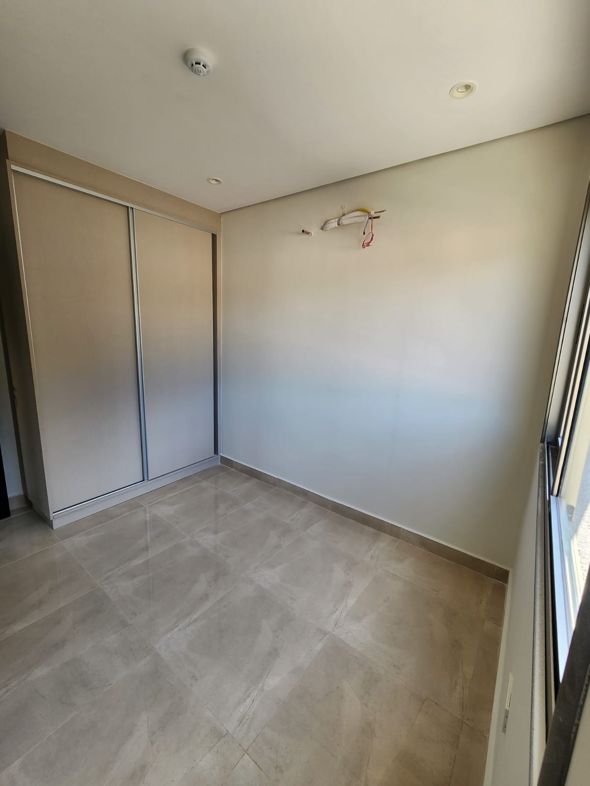ALQUILO DEPARTAMENTO DE 2 HABITACIONES EN LUQUE — foto 2