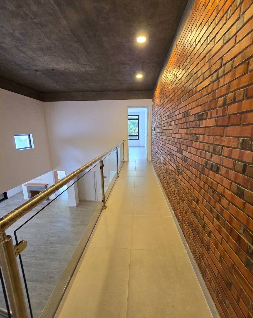 VENDO HERMOSA RESIDENCIA DE DISEÑO INDUSTRIAL A ESTRENAR EN SAN BERNARDINO — foto 3