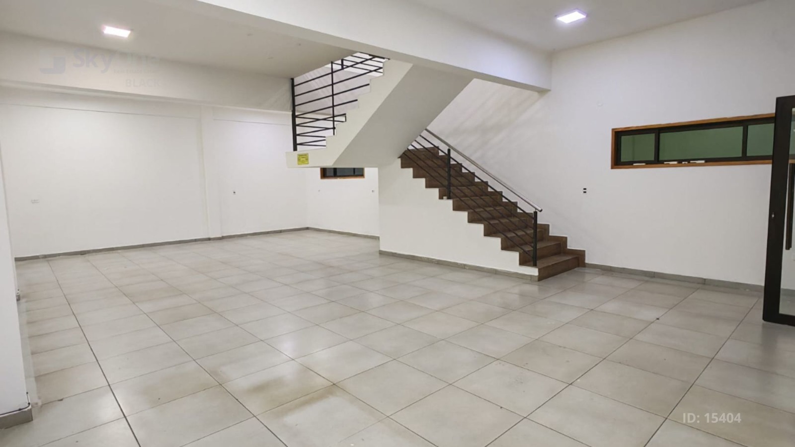 ALQUILO-SALÓN COMERCIAL EN GUARAMBARÉ — foto 3