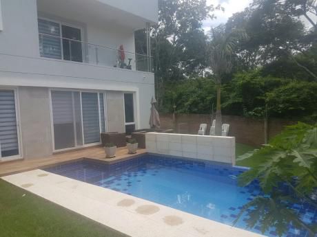 Casa De Lujo En El Urubo