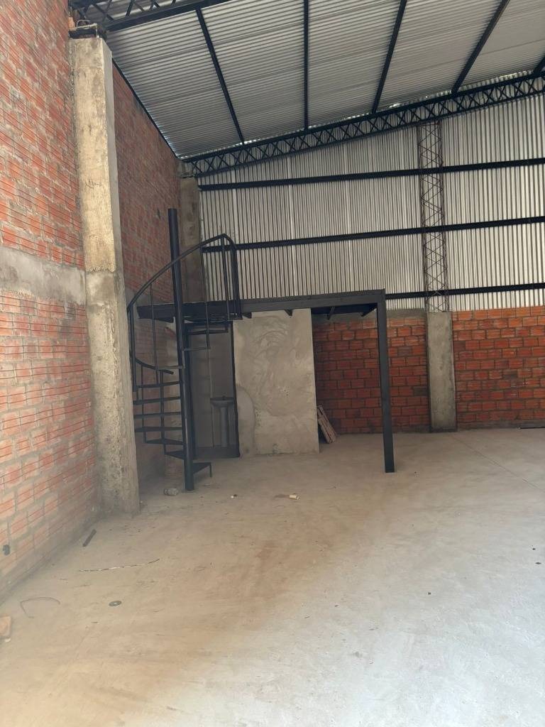 ALQUILO DEPOSITO EN MARIANO ROQUE ALONZO — foto 3