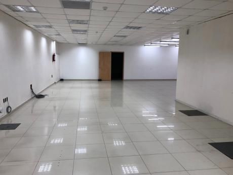 Excelente Local De 634m2 En Alquiler En La Blanqueada