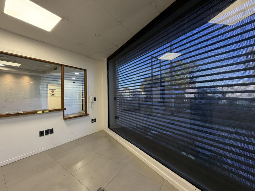 Alquiler | Importante local corporativo de 1.475 m² sobre Av. Gral. Flores · Foto 2