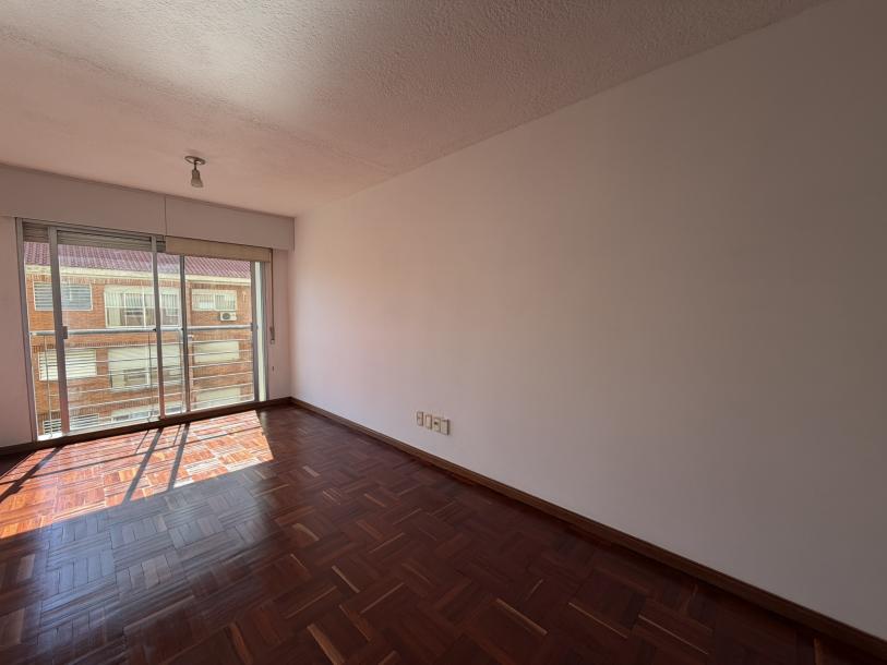 AV. BRASIL Y ARAUCHO - 1 DORM C/GGE - MUY LUMINOSO · Foto 1