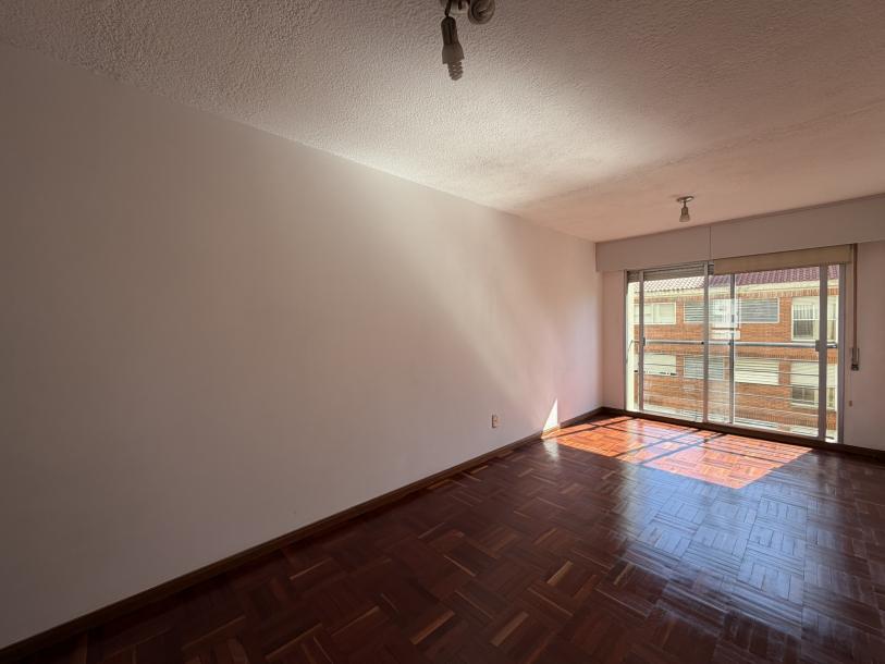 AV. BRASIL Y ARAUCHO - 1 DORM C/GGE - MUY LUMINOSO · Foto 2
