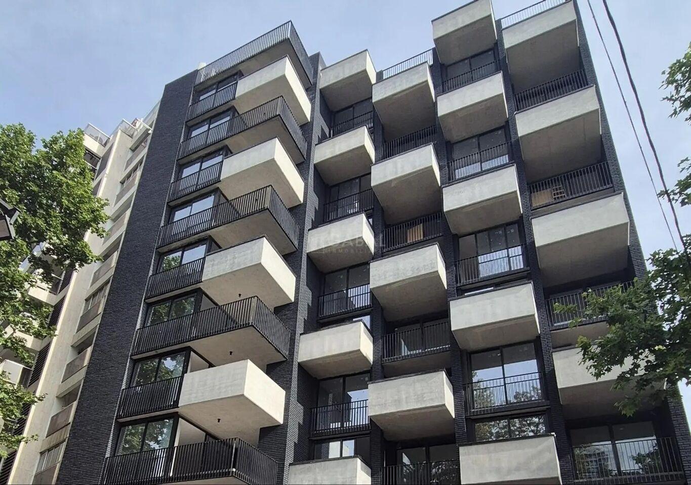 APARTAMENTO EN ALQUILER – POCITOS | FRENTE A PLAZA VARELA