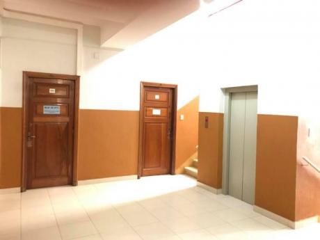 Alquilo Oficina En Excelente Edificio En Microcentro De Asunción, Zona Bolsi