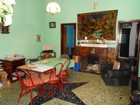 Casa + 3 Apartamentos En Buena UbicaciÓn !!!