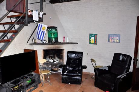 Moderna Casa Con Azotea Y Parrillero