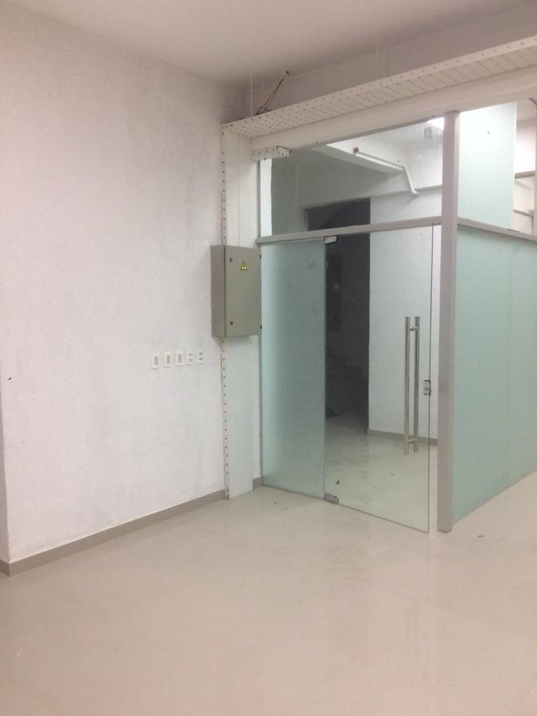 Alquilo oficina corporativa sobre Avda. Republica Argentina — foto 3