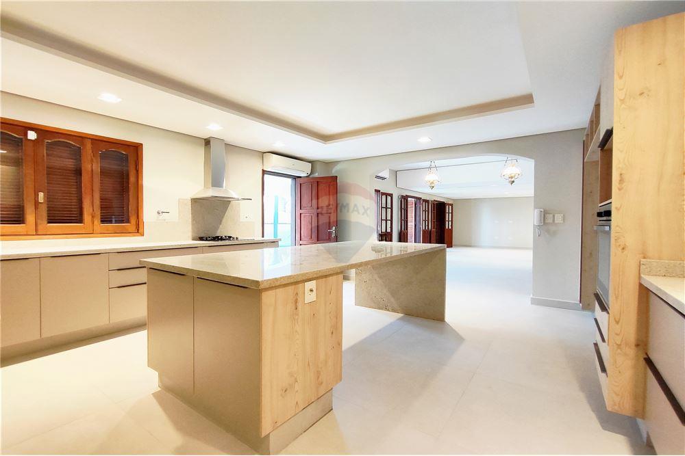 Alquilo amplia y fina residencia en Los Laureles — foto 3