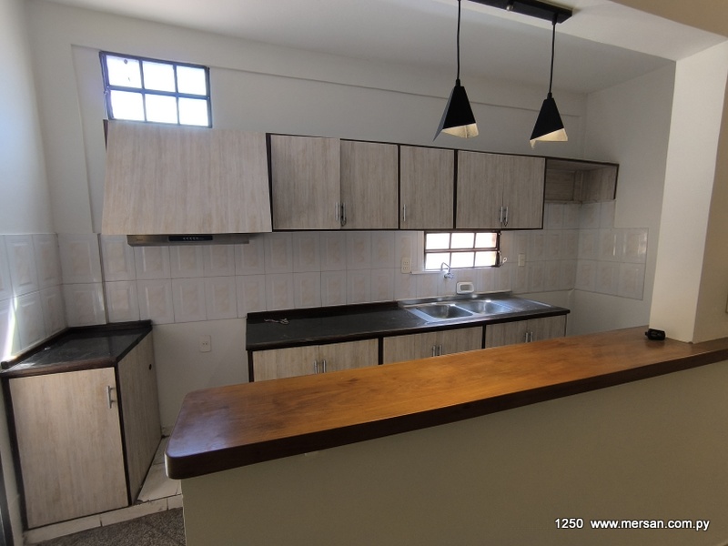 VENTA DÚPLEX 3 DORM. EN SUITE Z/ POLICLINICO MUNICIPAL LAMBARÉ (CÓD. 1250) — foto 3
