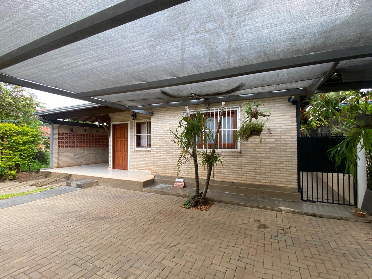 Vendo Casa De Seis Dormitorios En Mariano Roque Alonso — foto 2