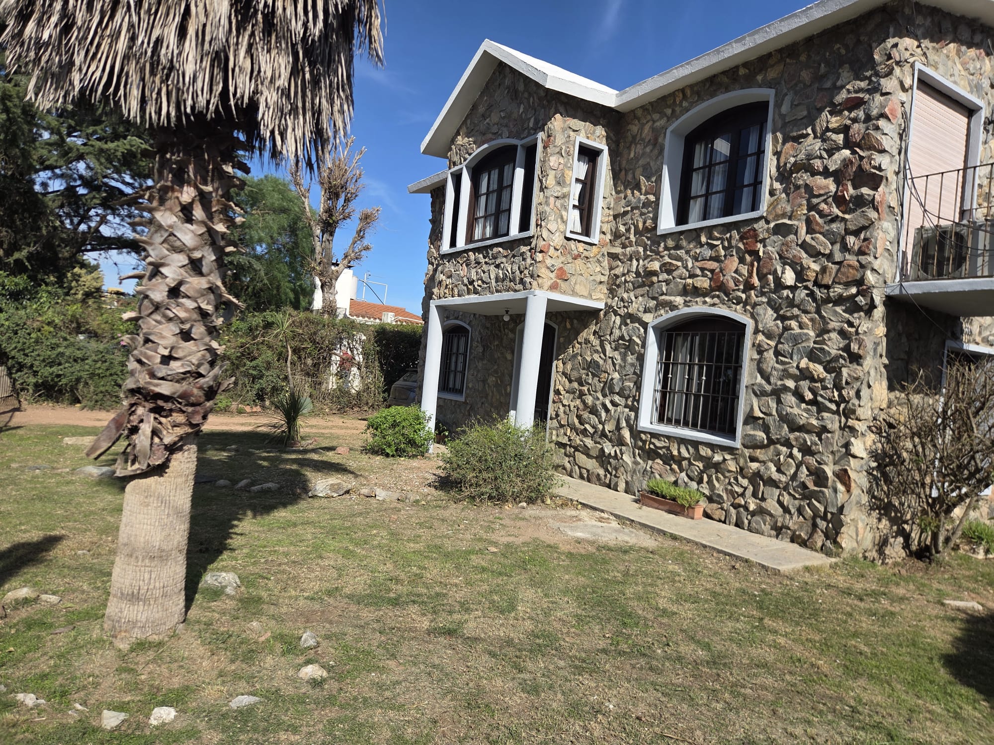Chalet Casa de piedra Cuatro dormitorios.