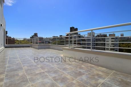 Penthouse En Venta: 3 Dormitorios, 1 Garage Y Hermosa Vista A Metros Del Mar