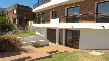 Carrasco. Tres Apartamentos De Dos Dormitorios
