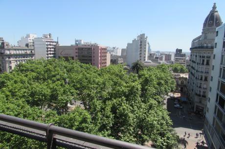 Venta Apto Con Vista A La Plaza Cagancha En Octavo Piso, 4 Dorm, 2 Baños