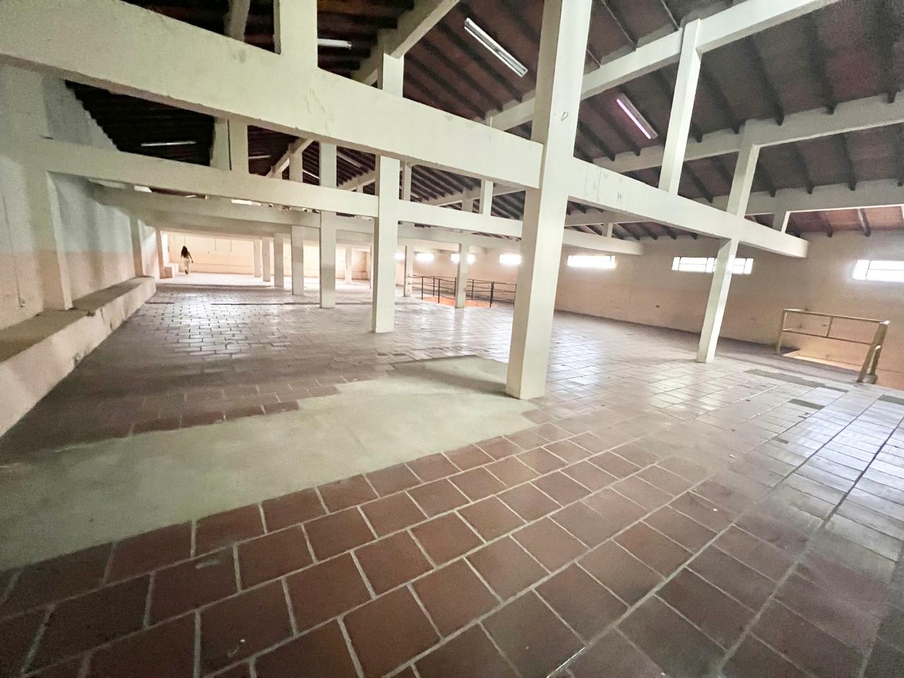 En Alquiler Showroom / Depósito en San Vicente A419 — foto 2