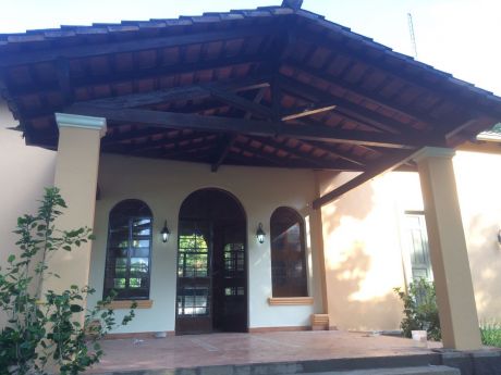 Alquilo Casa En El Centro De Areguá