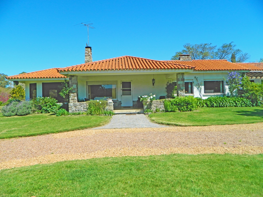 CASA SOLIS MALDONADO CALEDONIA CA300013  8 DORMITORIOS 6 BAÑOS