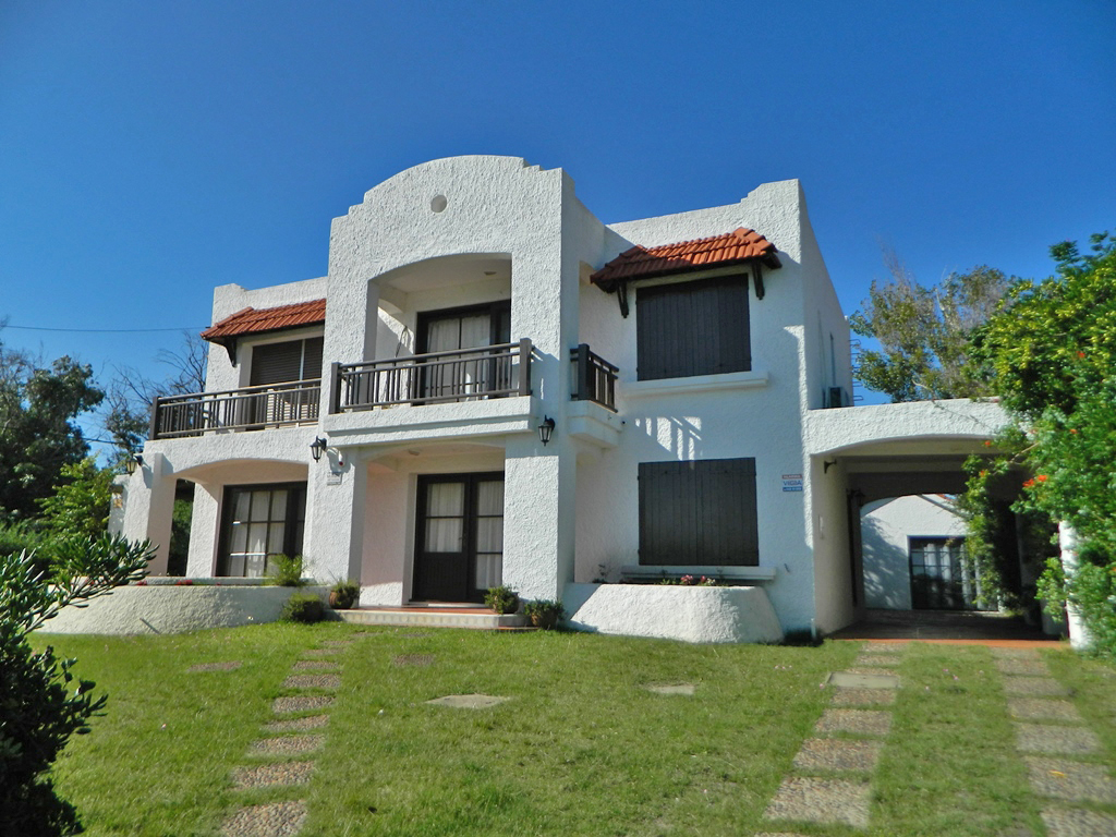 CASA SOLIS MALDONADO SAN EUGENIO CA300161  5 DORMITORIOS 4 BAÑOS