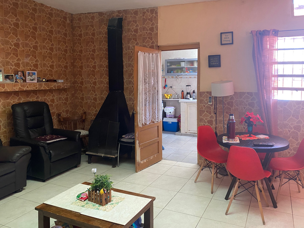 CASA ITUZAINGO MONTEVIDEO  CA501327  4 DORMITORIOS 1 BAÑOS