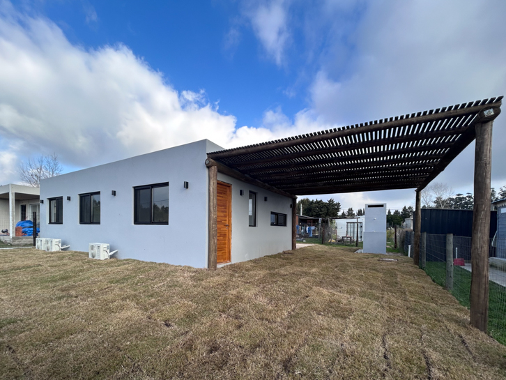 CASA PUEBLO OBRERO MALDONADO CALMA II CA502192  2 DORMITORIOS 2 BAÑOS