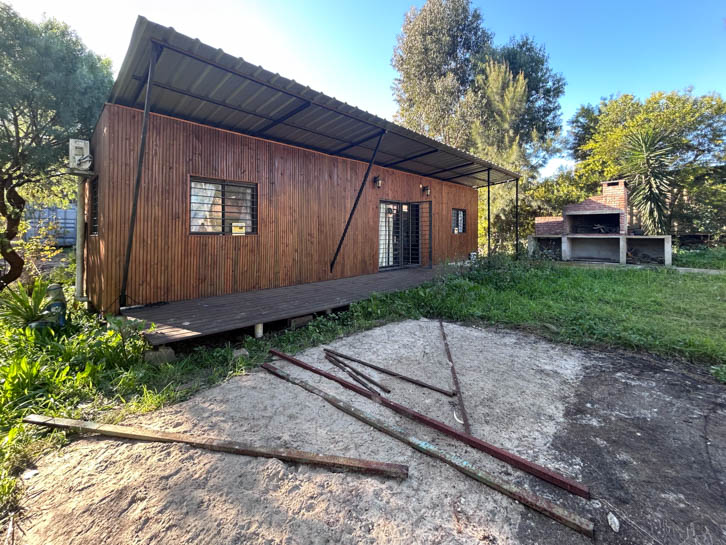 CASA PLAYA HERMOSA MALDONADO CONTENITORE CA502458 2 DORMITORIOS 1 BAÑOS