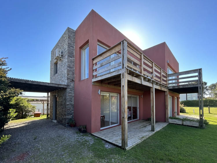 CASA PUNTA COLORADA MALDONADO ZAMORA CA502862  2 DORMITORIOS 1 BAÑOS