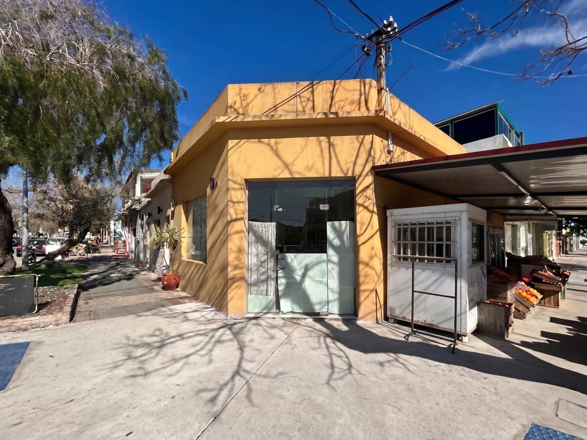 LOCAL CENTRO MALDONADO PIRIA Y CHACABUCO LO503051  1 BAÑOS